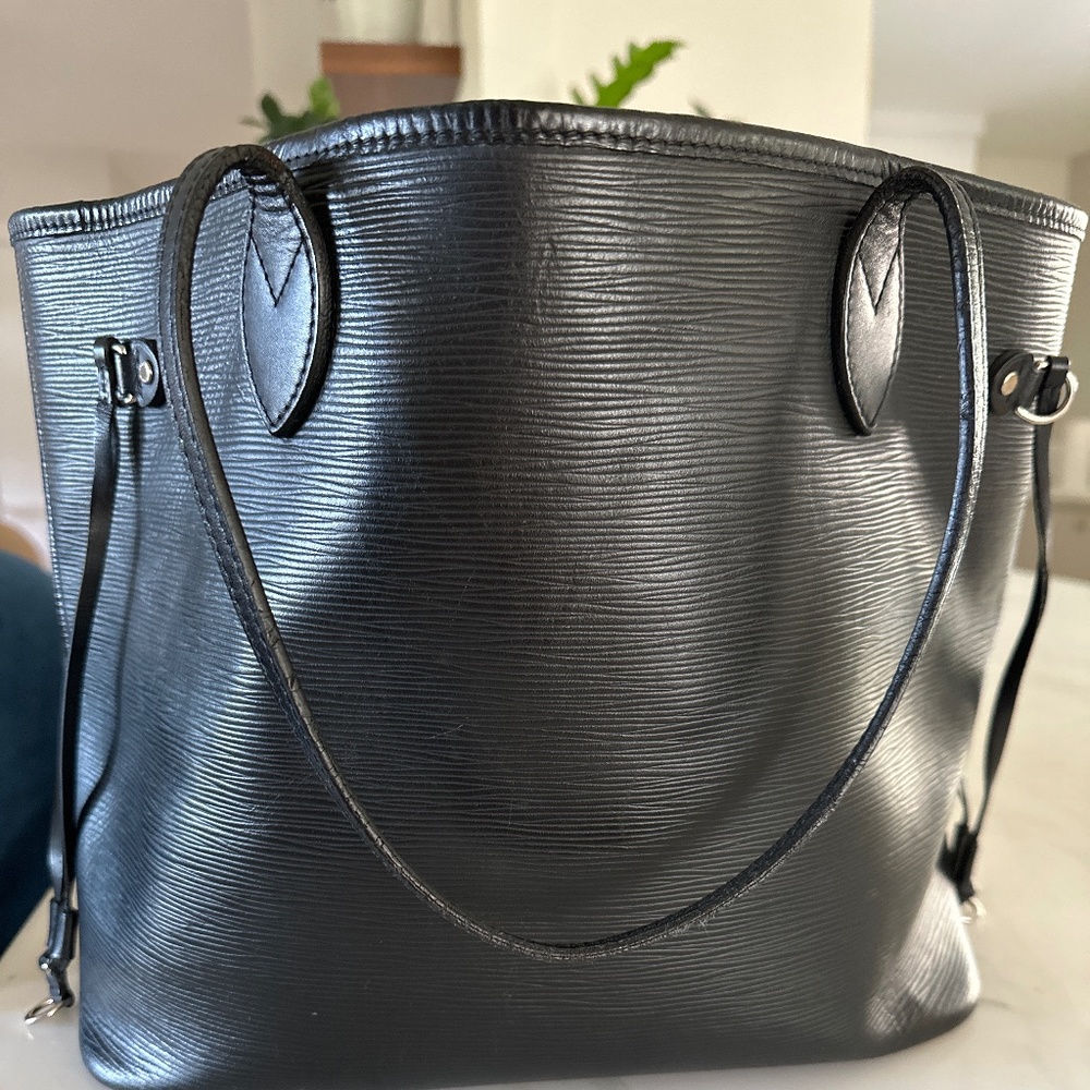 Louis Vuitton Neverfull in Black Epi